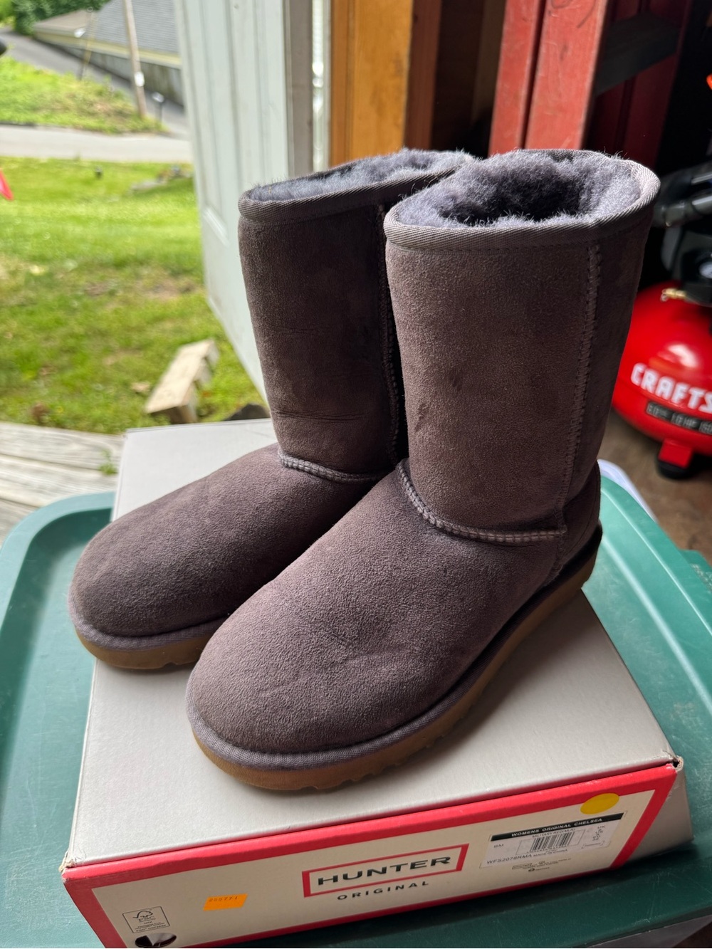 Womens Hunter Suede Shearling Winter Boots in Dark Brown